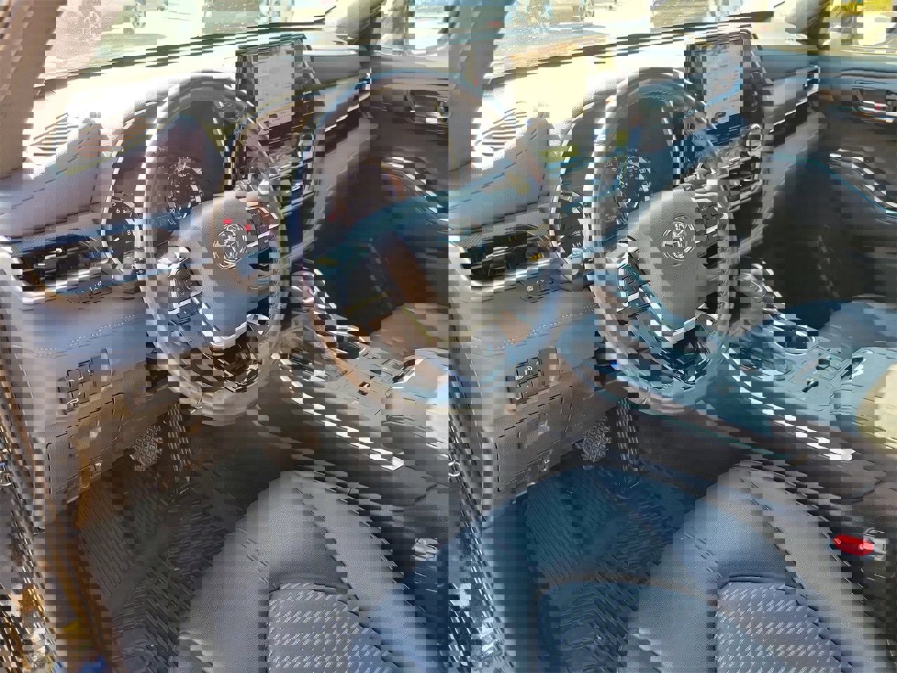 Used 2024 Toyota Highlander XSE image 16