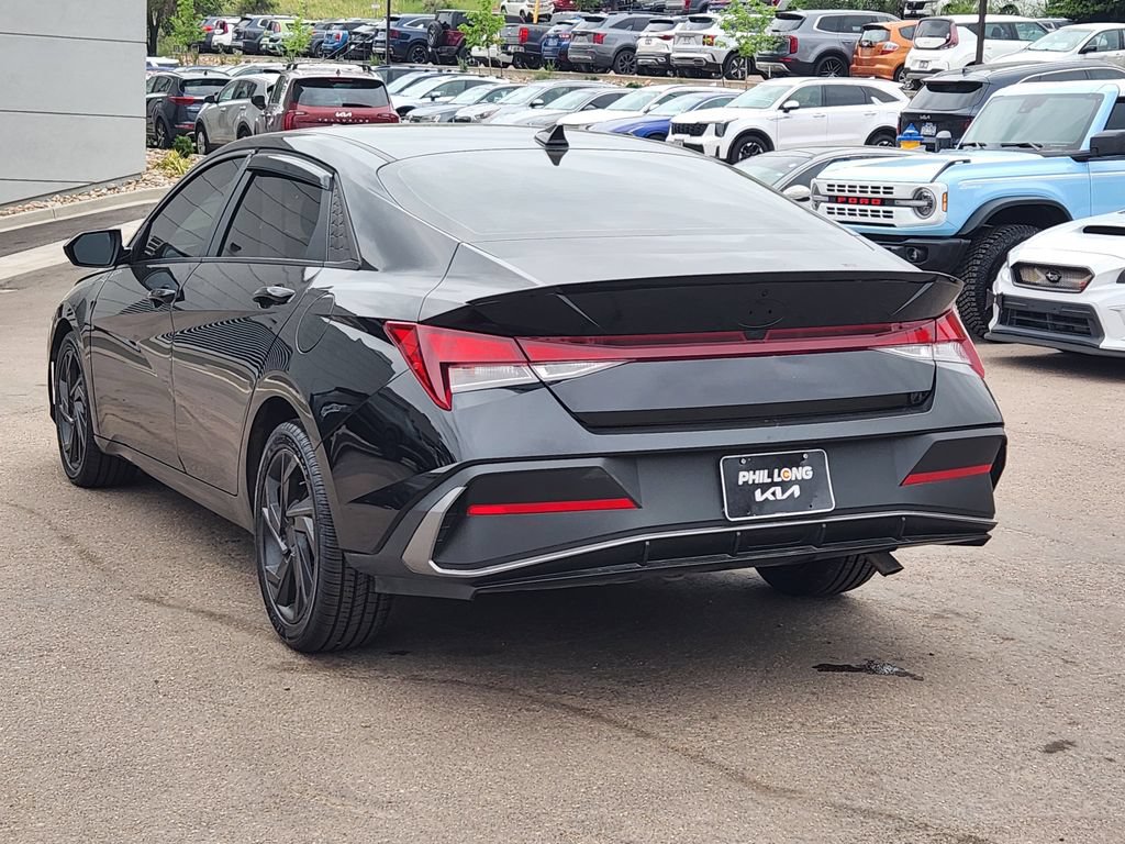 Used 2025 Hyundai Elantra Sport FWD image 4
