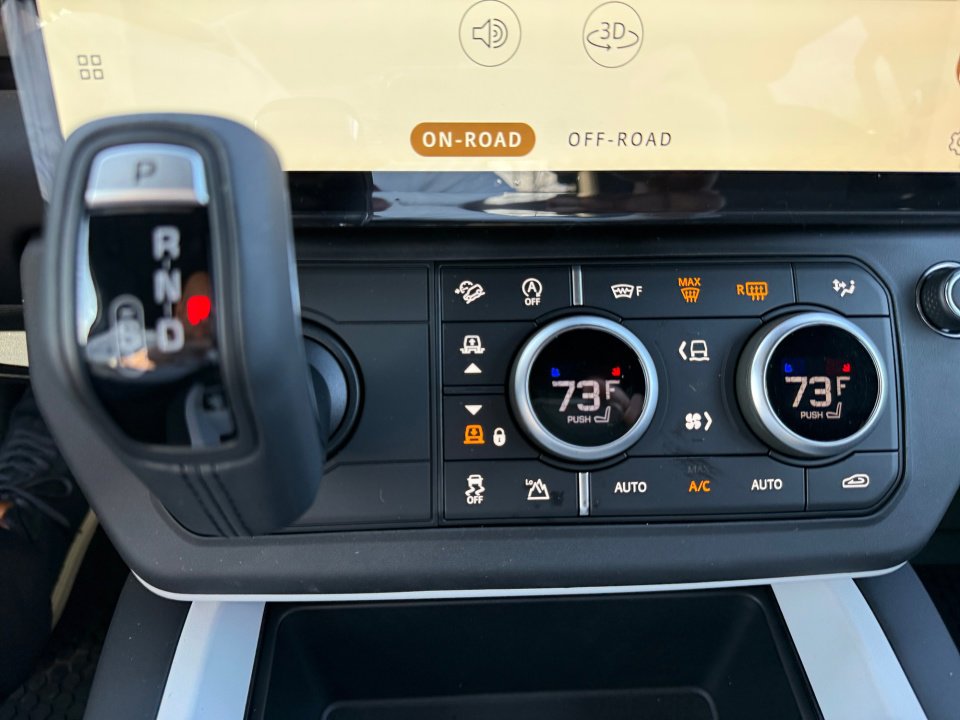 New 2026 Land Rover Defender 110 X-Dynamic SE AWD/4WD image 15