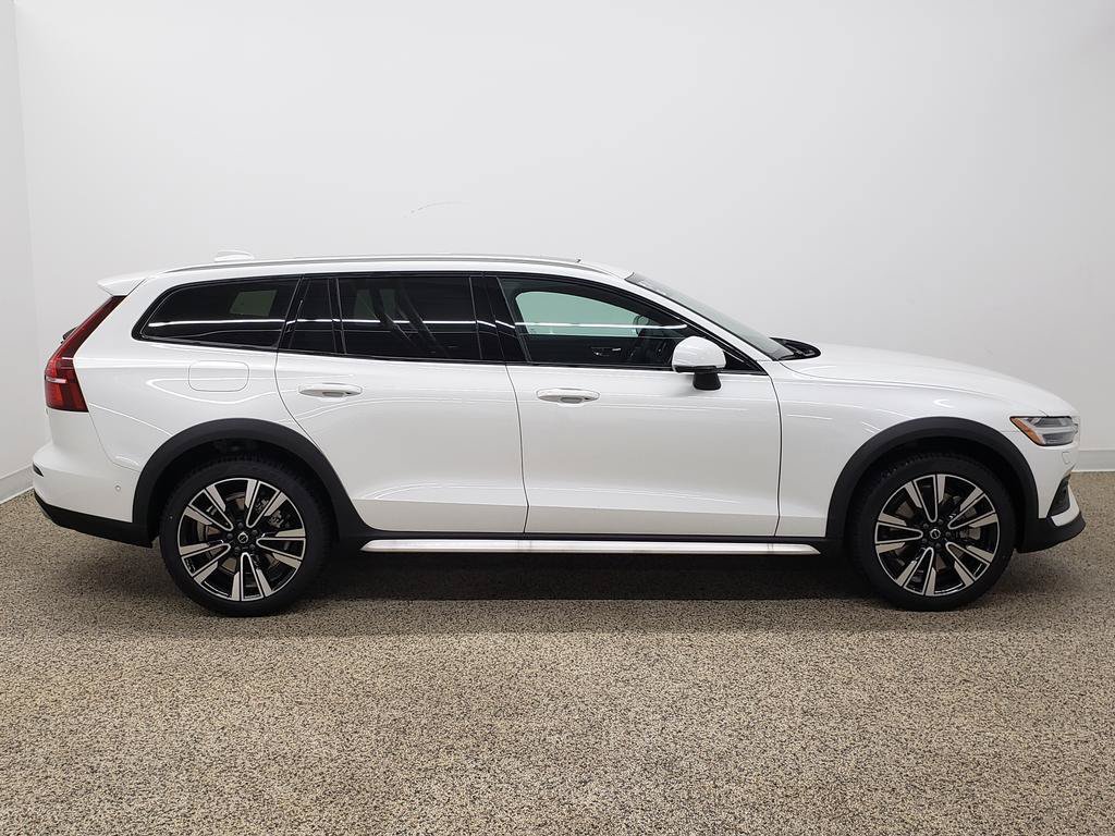 New 2026 Volvo V60 B5 Cross Country Ultra w/ Climate Package AWD/4WD image 2
