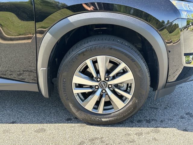 Certified 2025 Nissan Pathfinder SL w/ Black Appearance Package image 13