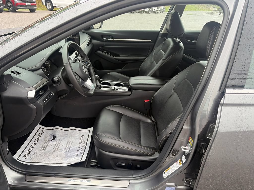 Used 2025 Nissan Altima 2.5 SL FWD image 10