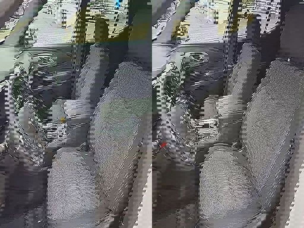 Used 2023 Chevrolet Traverse LT image 18