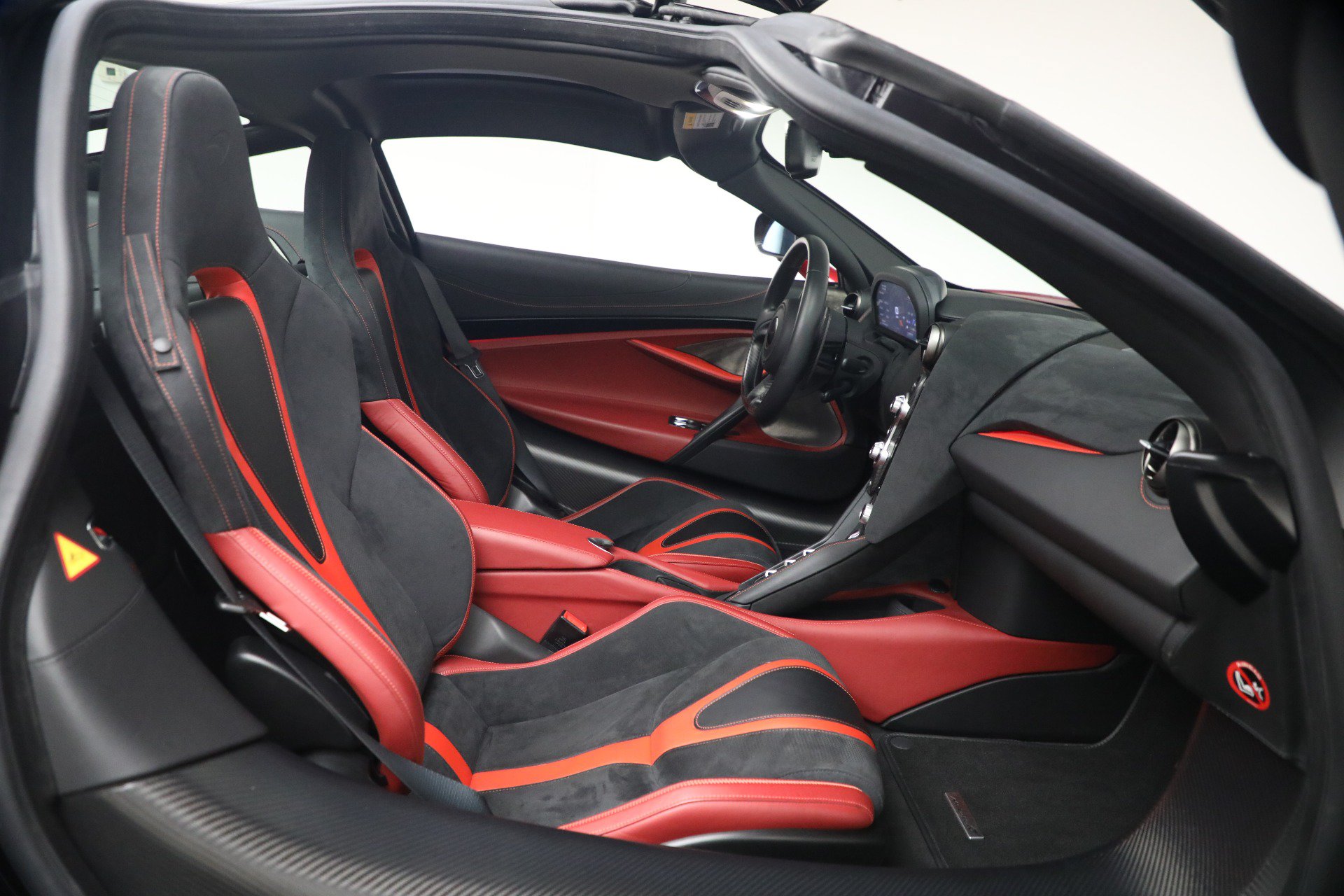 Used 2019 McLaren 720S Performance RWD image 24