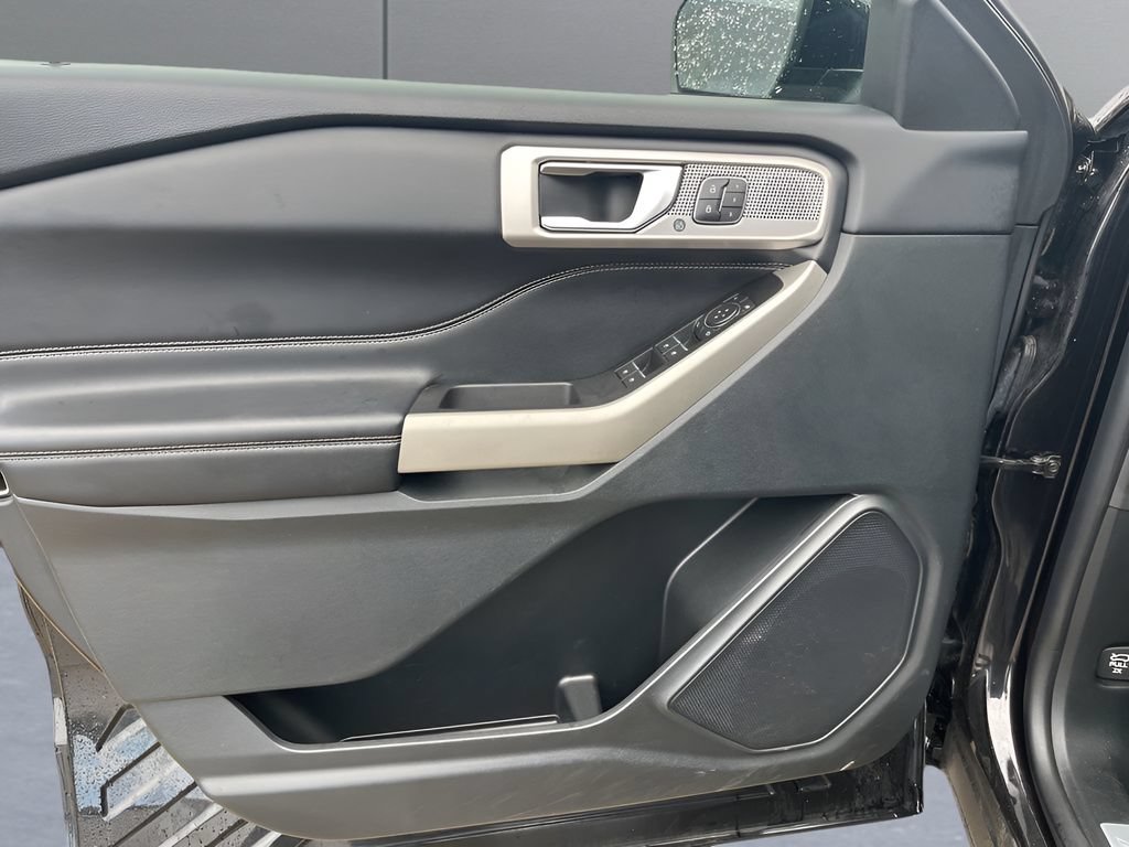Used 2022 Ford Explorer Limited AWD/4WD image 13