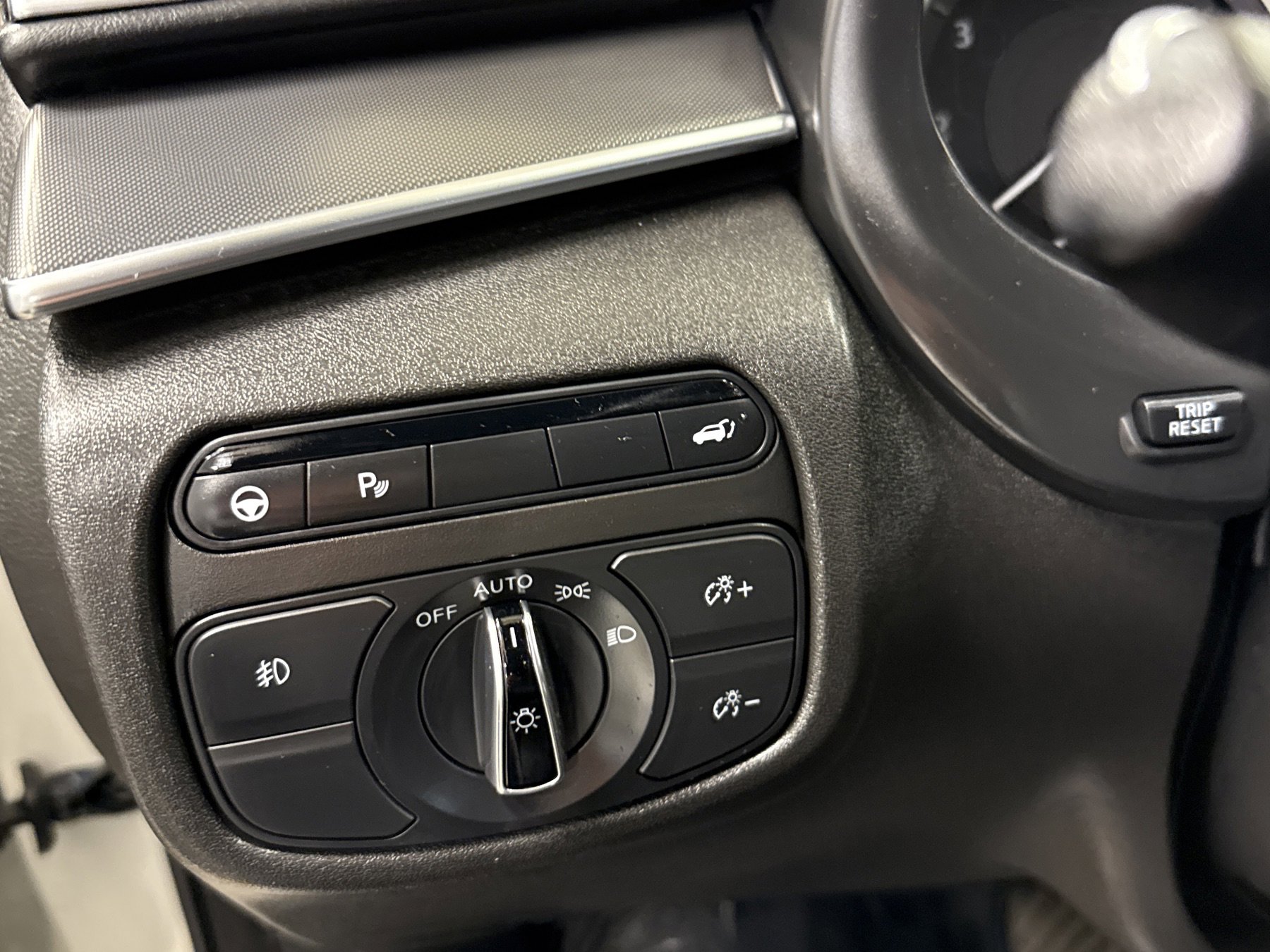 Used 2022 INFINITI QX50 Luxe w/ Appearance Package image 8