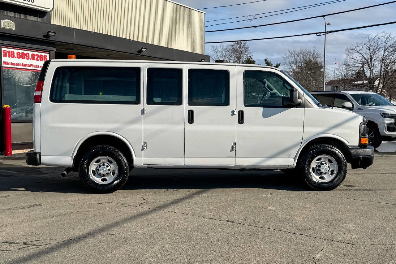 Used 2016 Chevrolet Express 2500 image 3