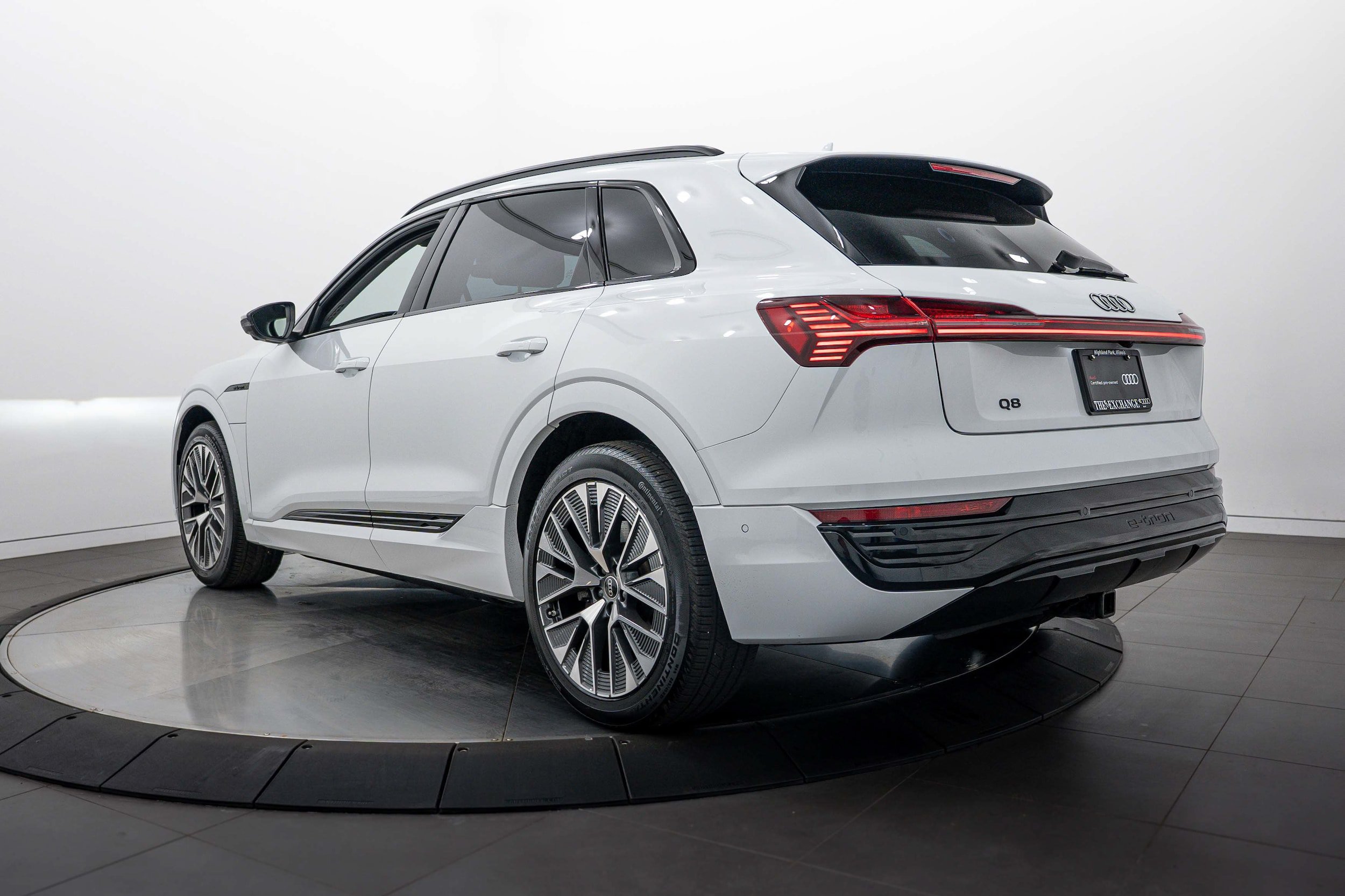 Certified 2024 Audi Q8 e-tron Premium Plus AWD/4WD image 5