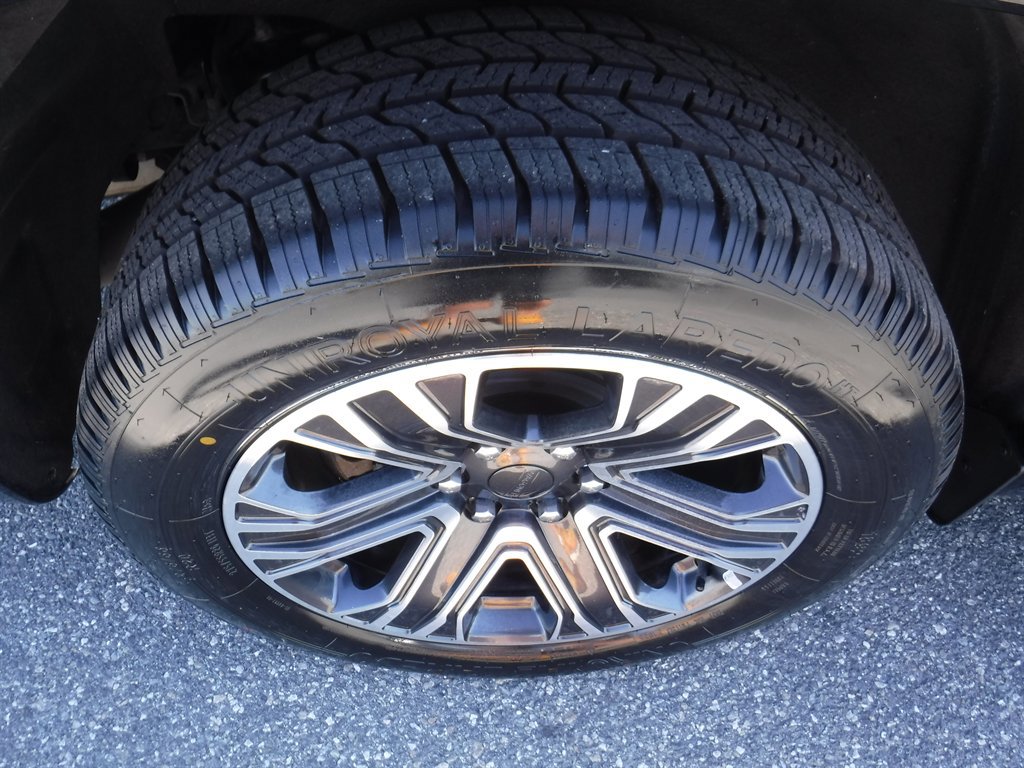 Used 2023 Jeep Wagoneer L Series II image 4