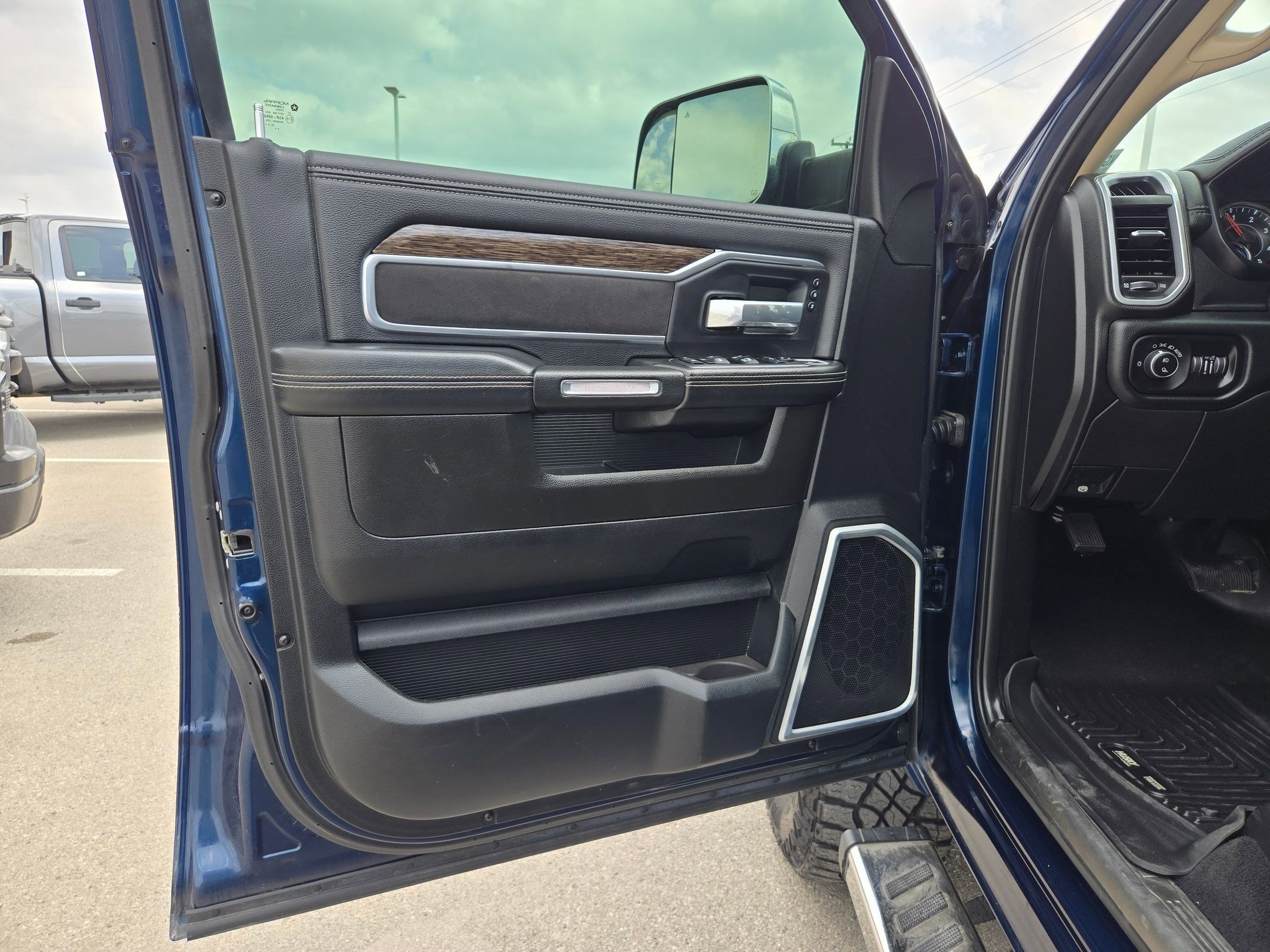 Used 2019 RAM 2500 Laramie image 11