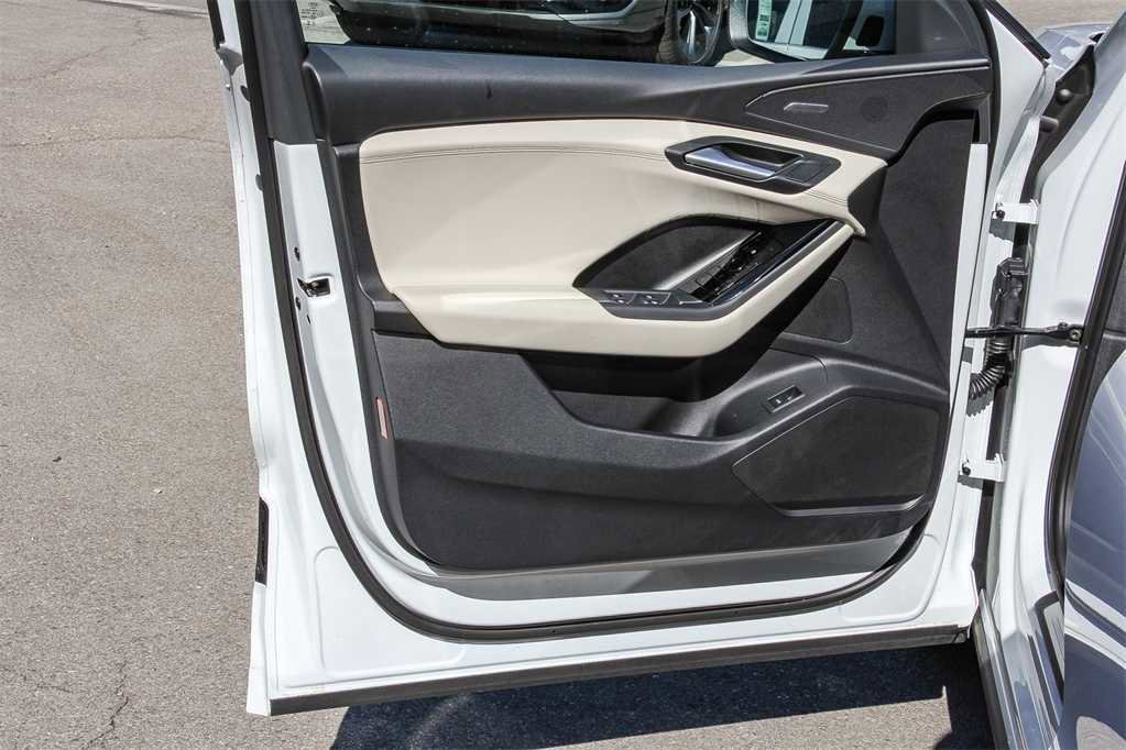 Used 2025 Audi Q6 e-tron Premium Plus image 22