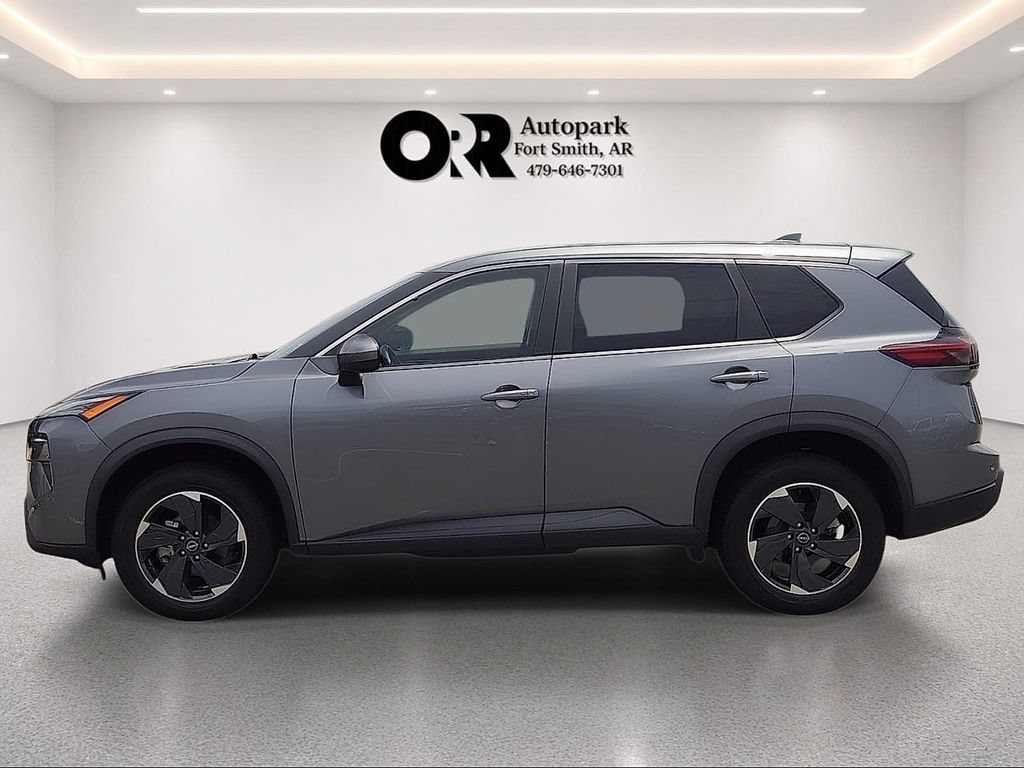 Used 2025 Nissan Rogue SV AWD/4WD image 3
