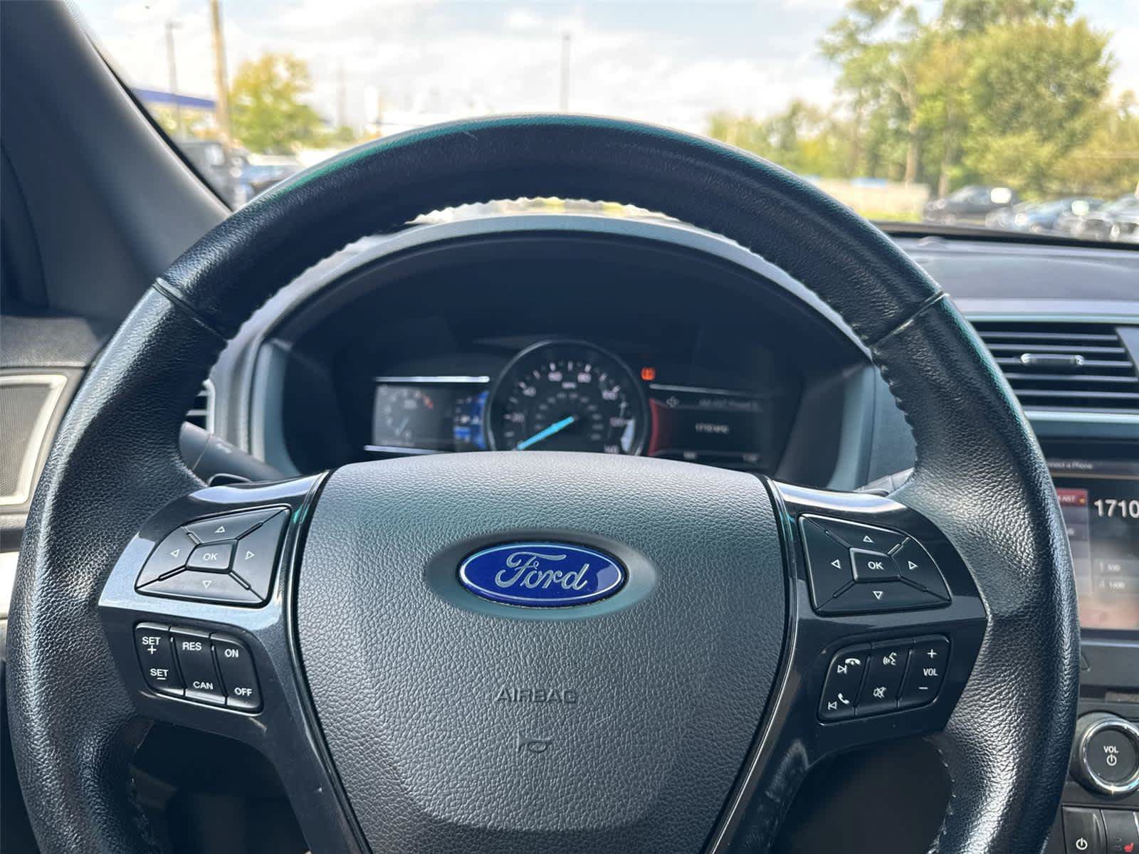 Used 2016 Ford Explorer XLT w/ Equipment Group 202A AWD/4WD image 18