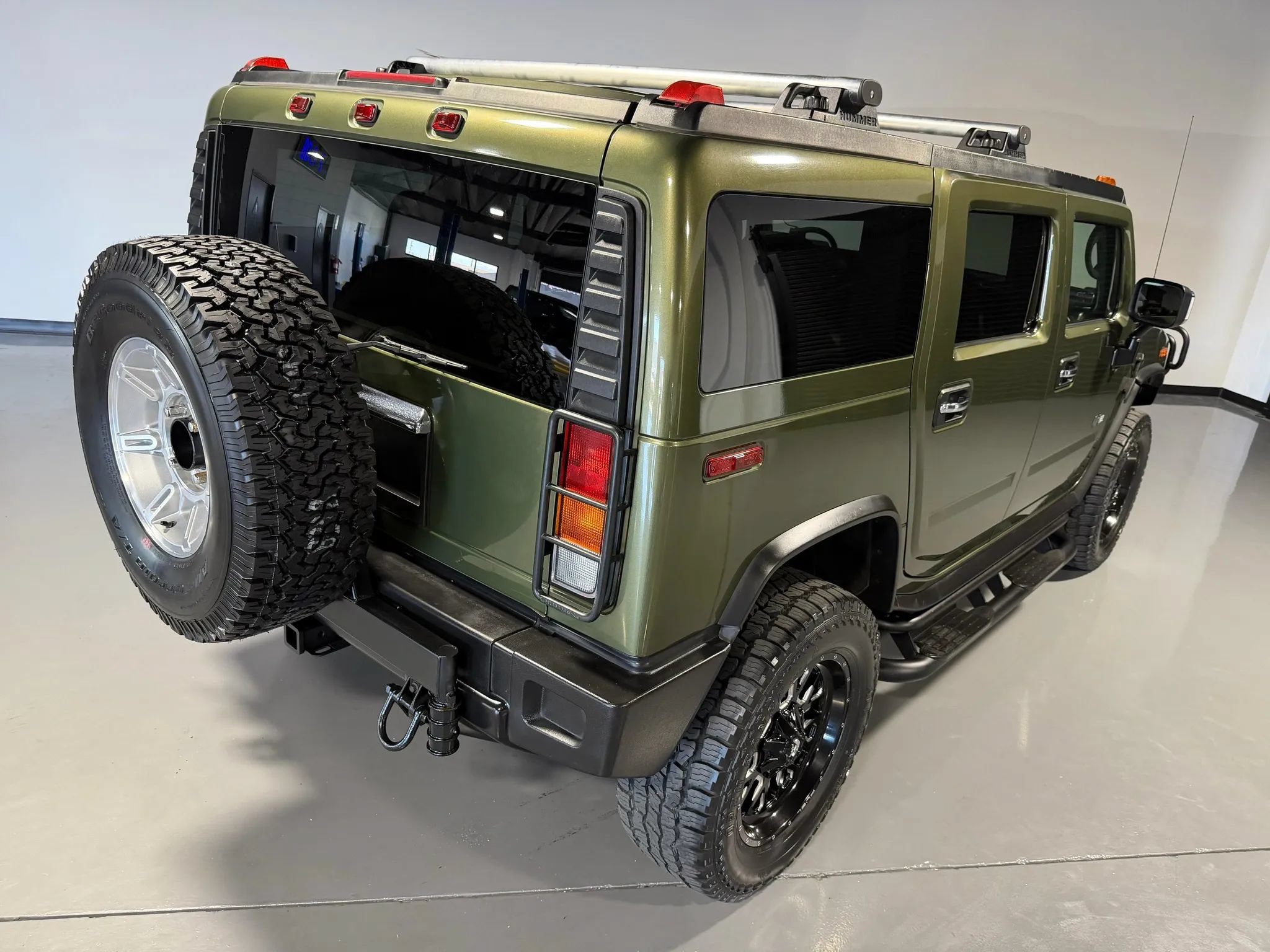 Used 2004 HUMMER H2 w/ Preferred Equipment Group AWD/4WD image 6