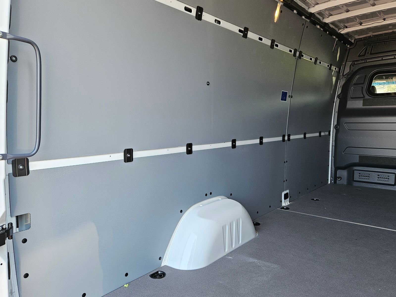 New 2024 Mercedes-Benz eSprinter 170 Cargo image 38