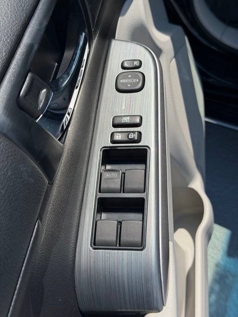 Used 2013 Toyota Camry LE FWD image 16