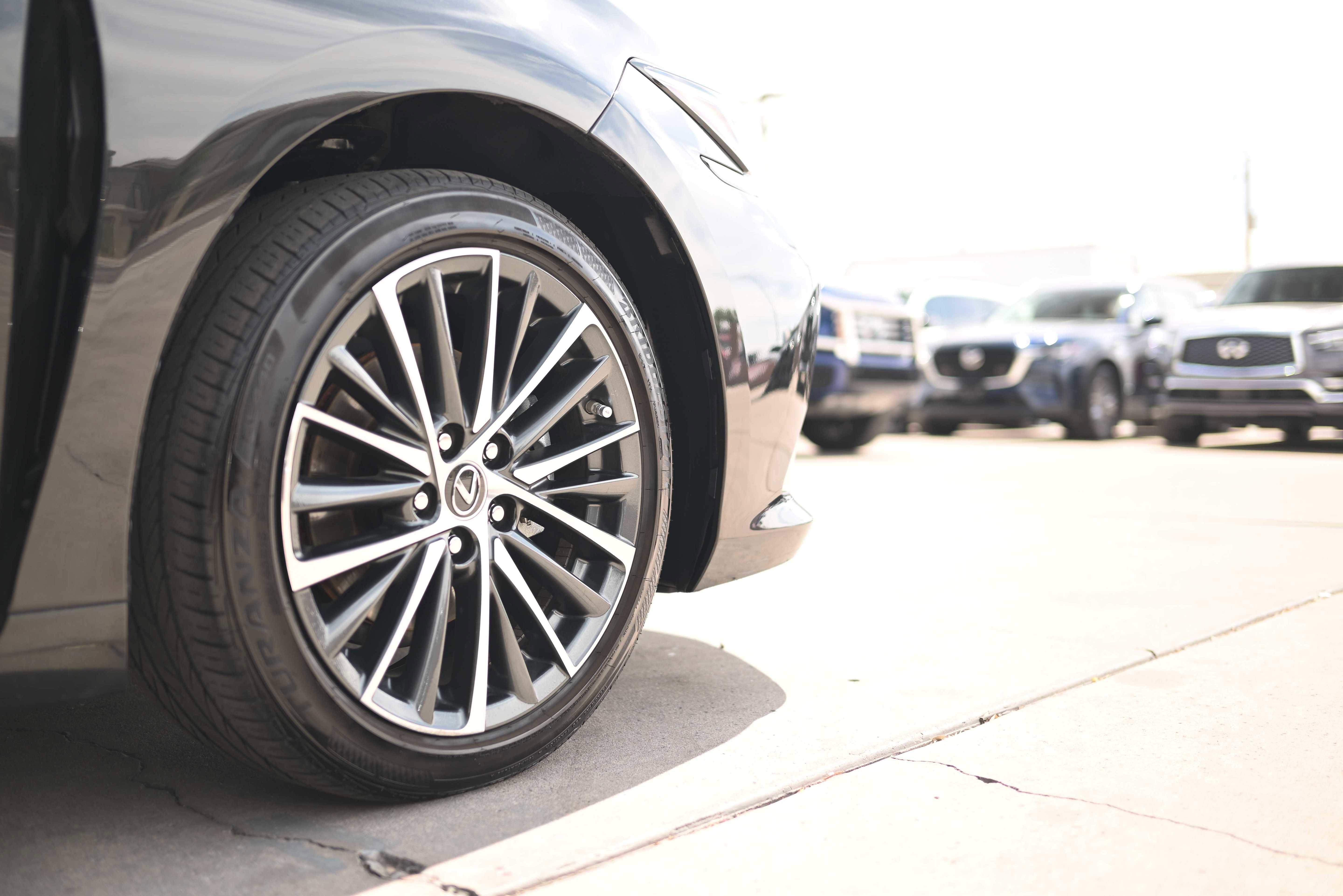 Used 2025 Lexus ES 350 w/ Premium Package image 14