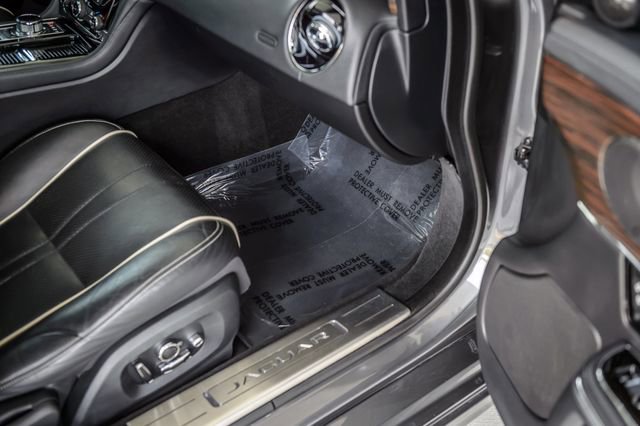 Used 2019 Jaguar XJ R-Sport image 46