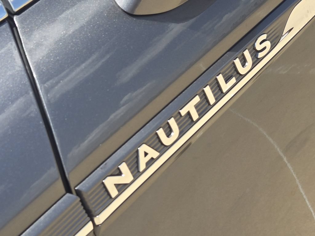 Used 2022 Lincoln Nautilus Reserve w/ Monochromatic Package FWD image 16