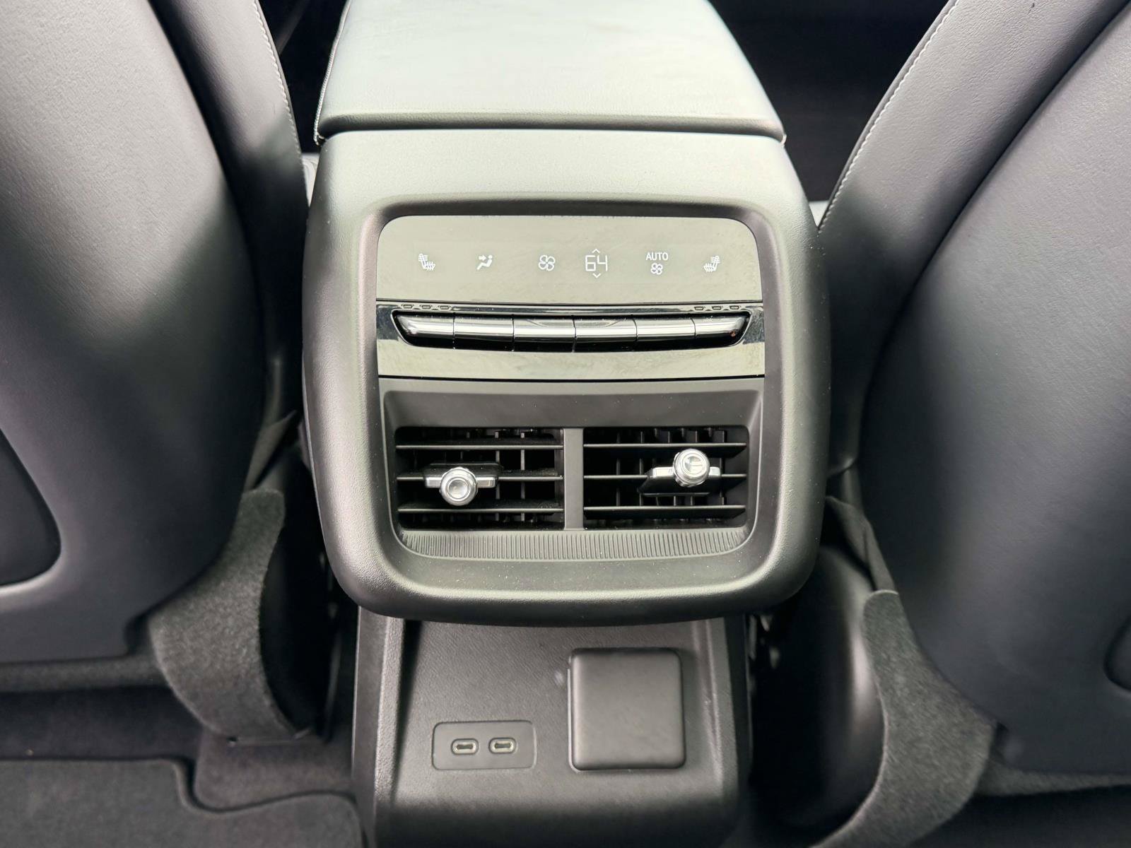 Used 2024 Cadillac Lyriq Luxury RWD image 17