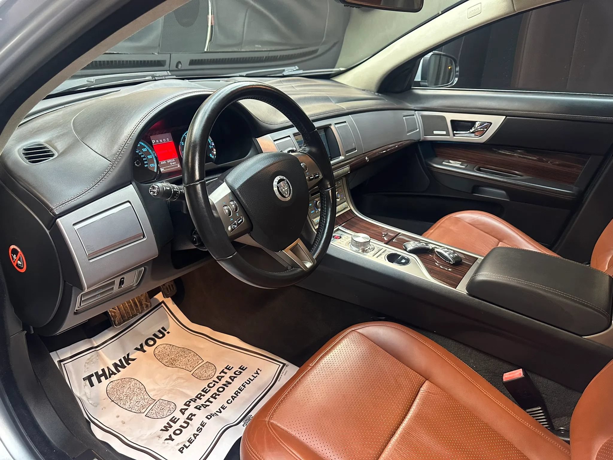 Used 2011 Jaguar XF Premium RWD image 11