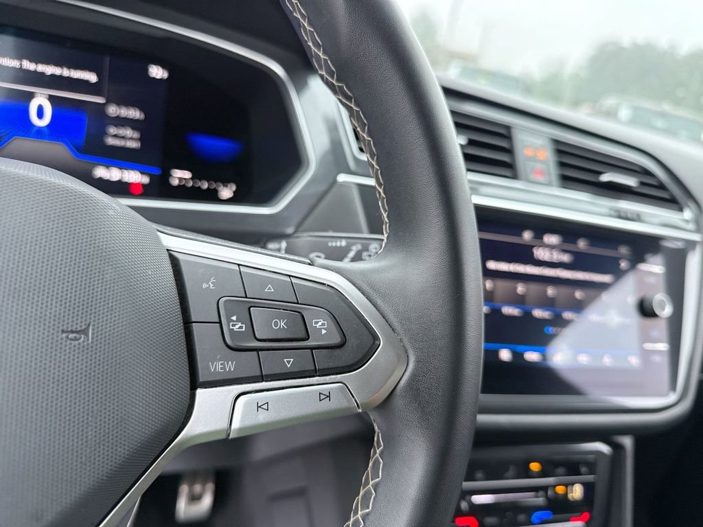Used 2023 Volkswagen Tiguan SE R-Line FWD image 17