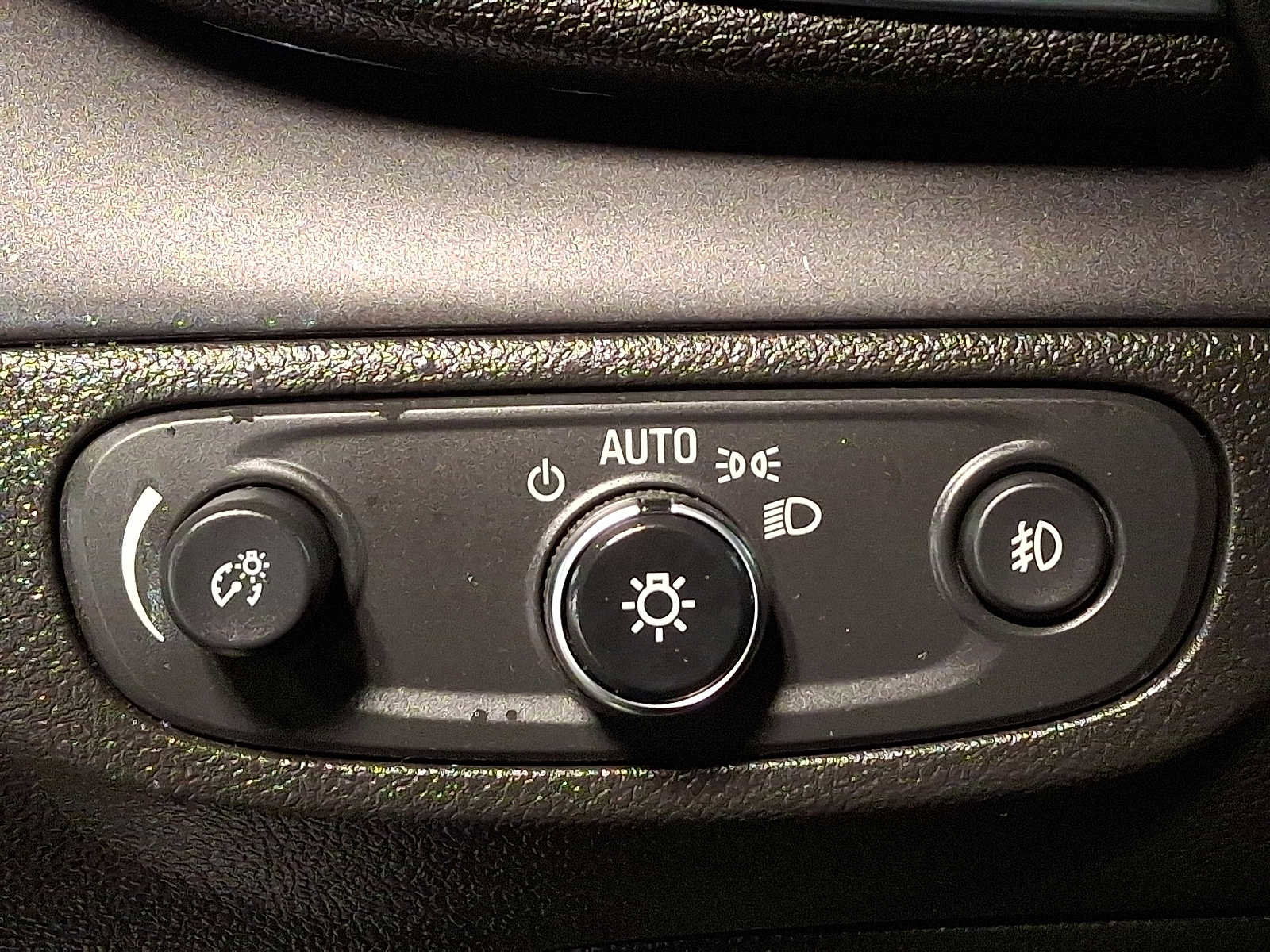 Used 2019 Buick Encore Essence w/ Experience Buick Package image 27