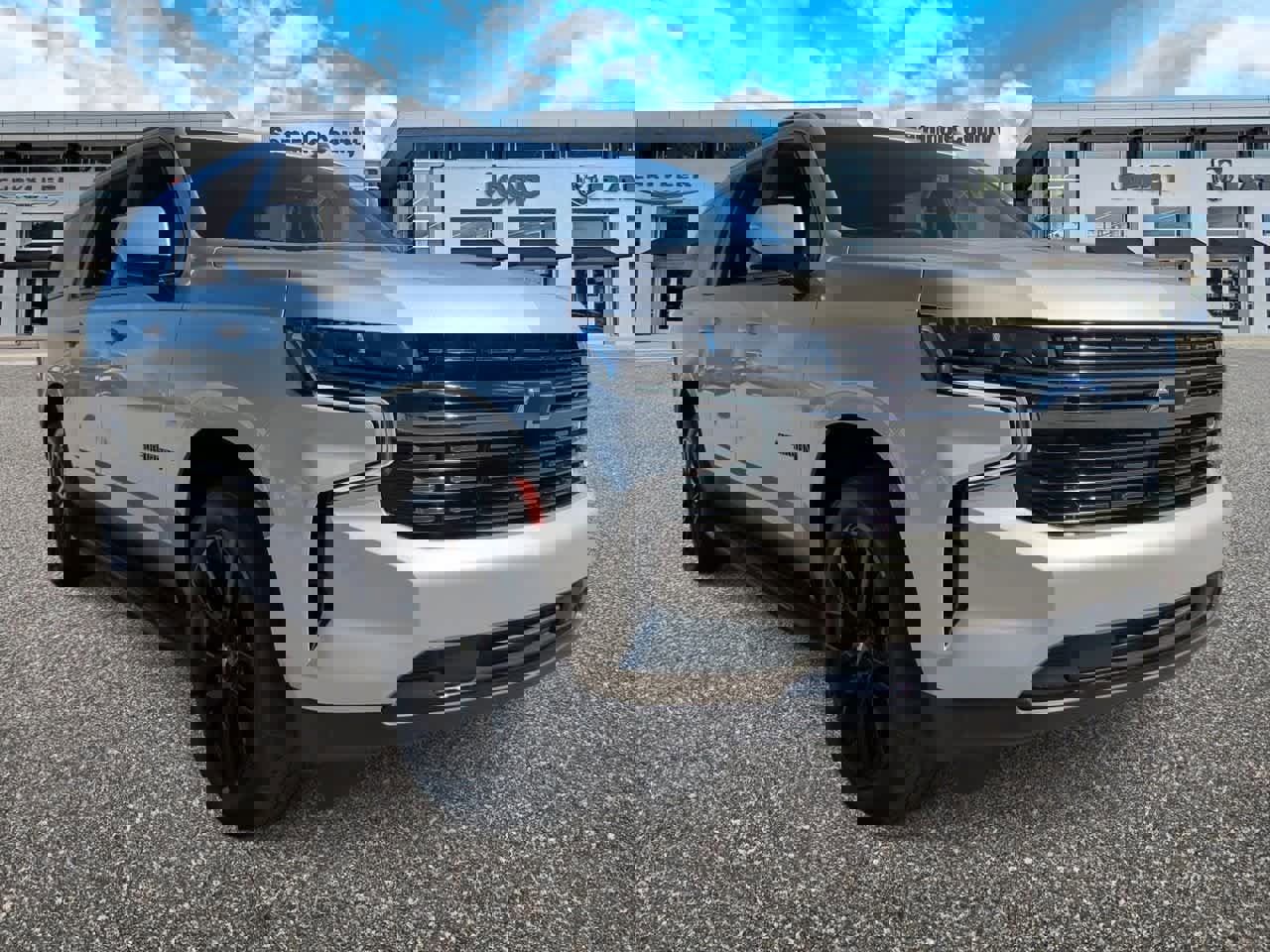 Used 2021 Chevrolet Suburban RST image 2