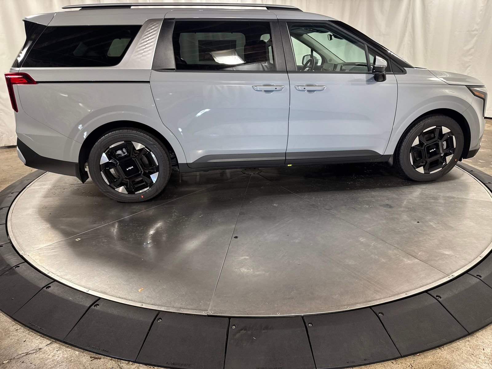 New 2026 Kia Carnival EX FWD image 9