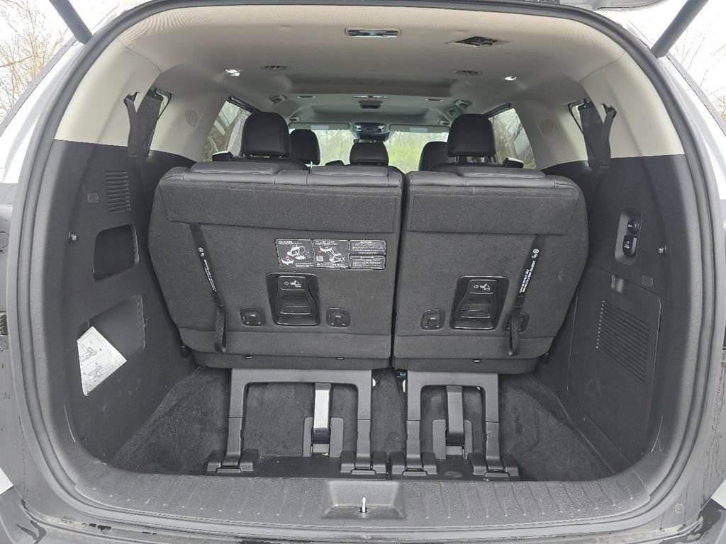 Used 2025 Kia Carnival SX w/ SX Dark Edition Package image 17