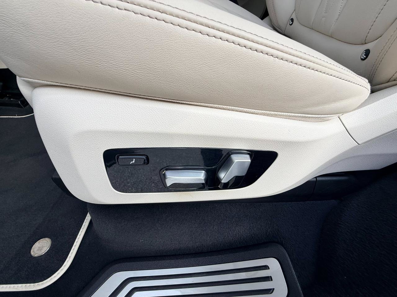Used 2022 BMW ALPINA XB7 AWD/4WD image 37