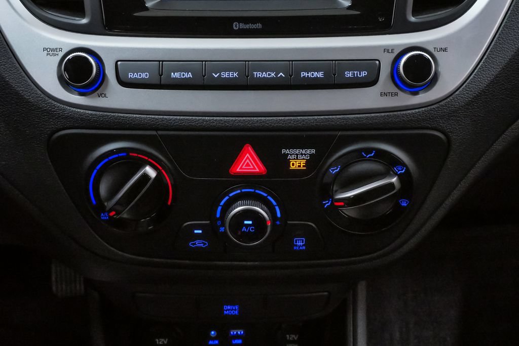 Certified 2022 Hyundai Accent SE FWD image 17