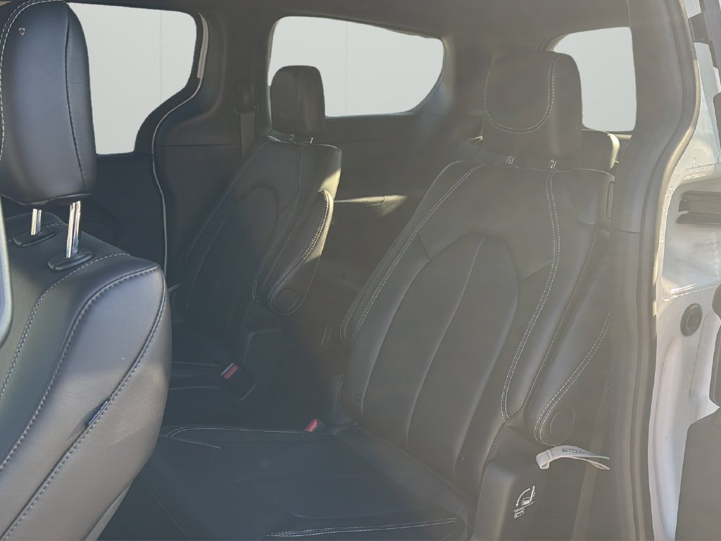 Used 2026 Chrysler Pacifica Select FWD image 18