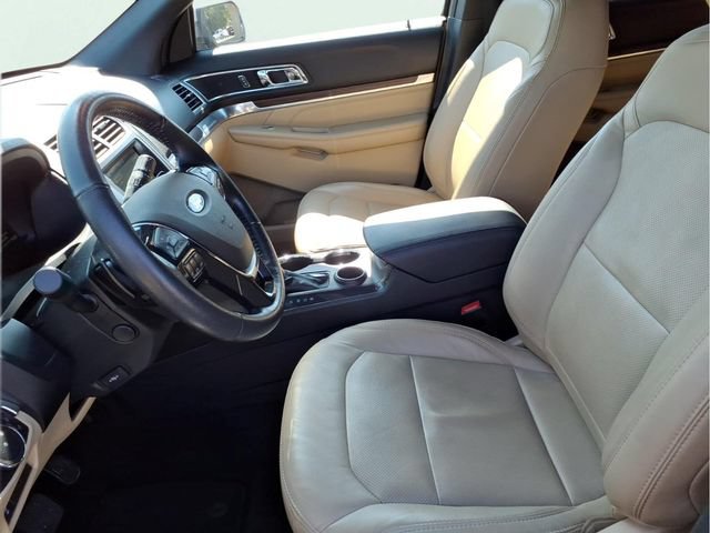 Used 2017 Ford Explorer Limited w/ Equipment Group 301A FWD image 5