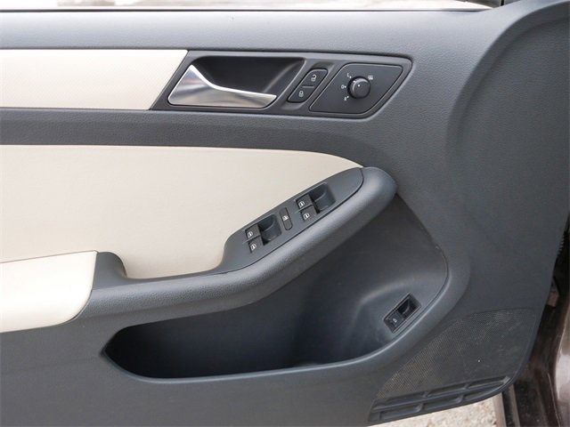 Used 2011 Volkswagen Jetta SE image 16