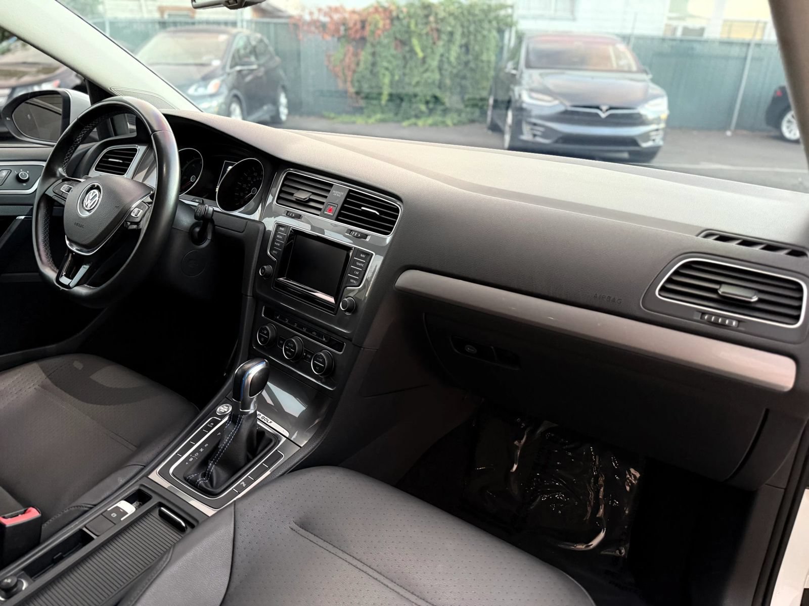 Used 2015 Volkswagen e-Golf SEL Premium FWD image 17