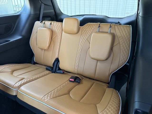 Used 2023 Chrysler Pacifica Pinnacle w/ Trailer Tow Group image 7