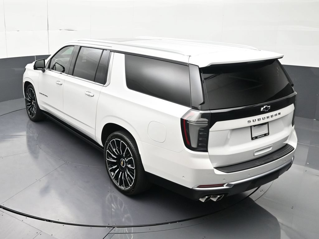 Used 2025 Chevrolet Suburban High Country AWD/4WD image 18