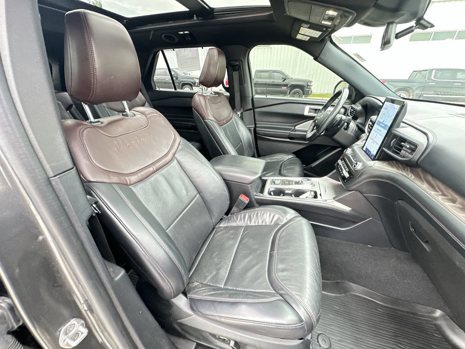 Used 2020 Ford Explorer Platinum w/ Premium Technology Package AWD/4WD image 29