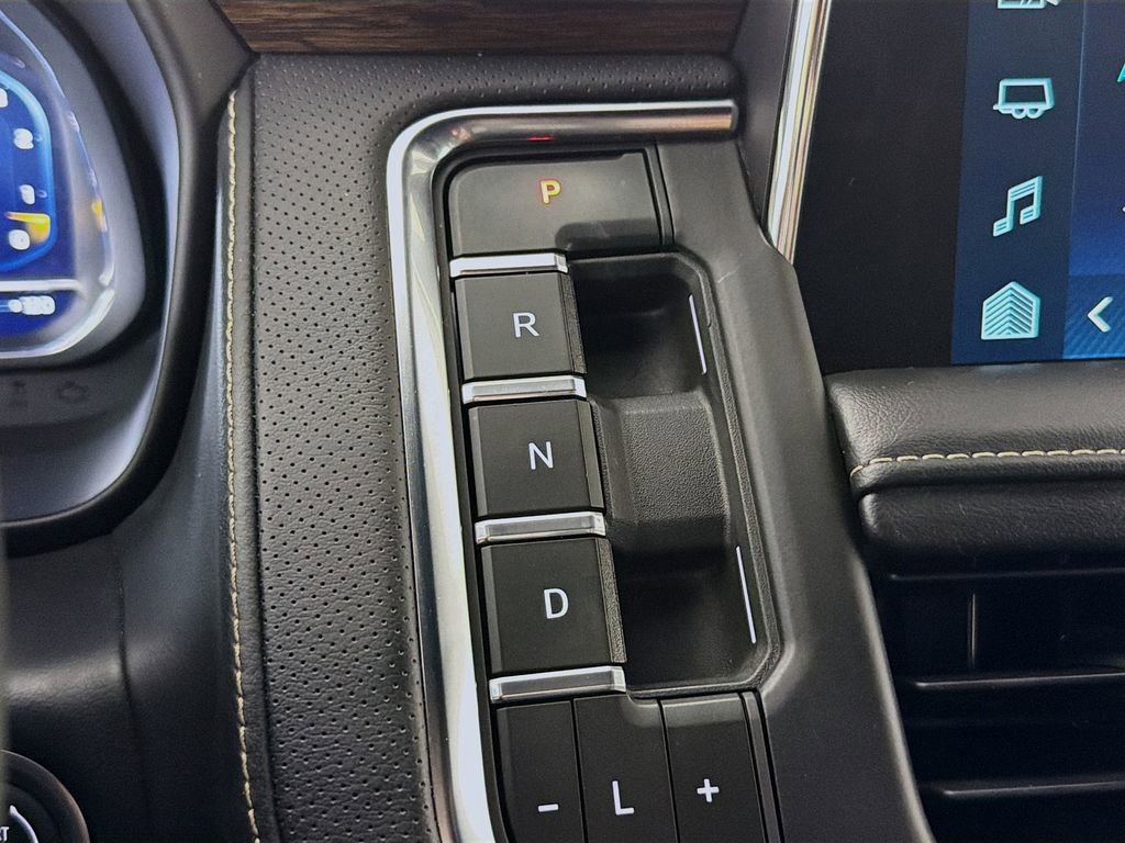 Used 2023 Chevrolet Suburban Premier RWD image 20