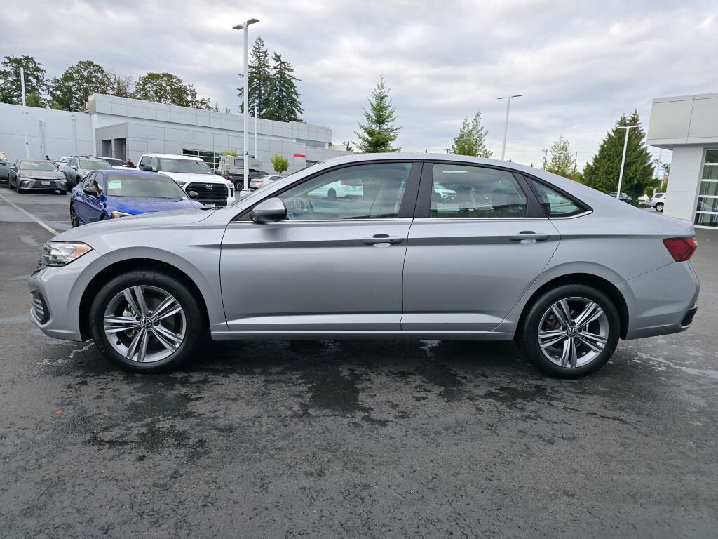 Used 2024 Volkswagen Jetta SE image 7