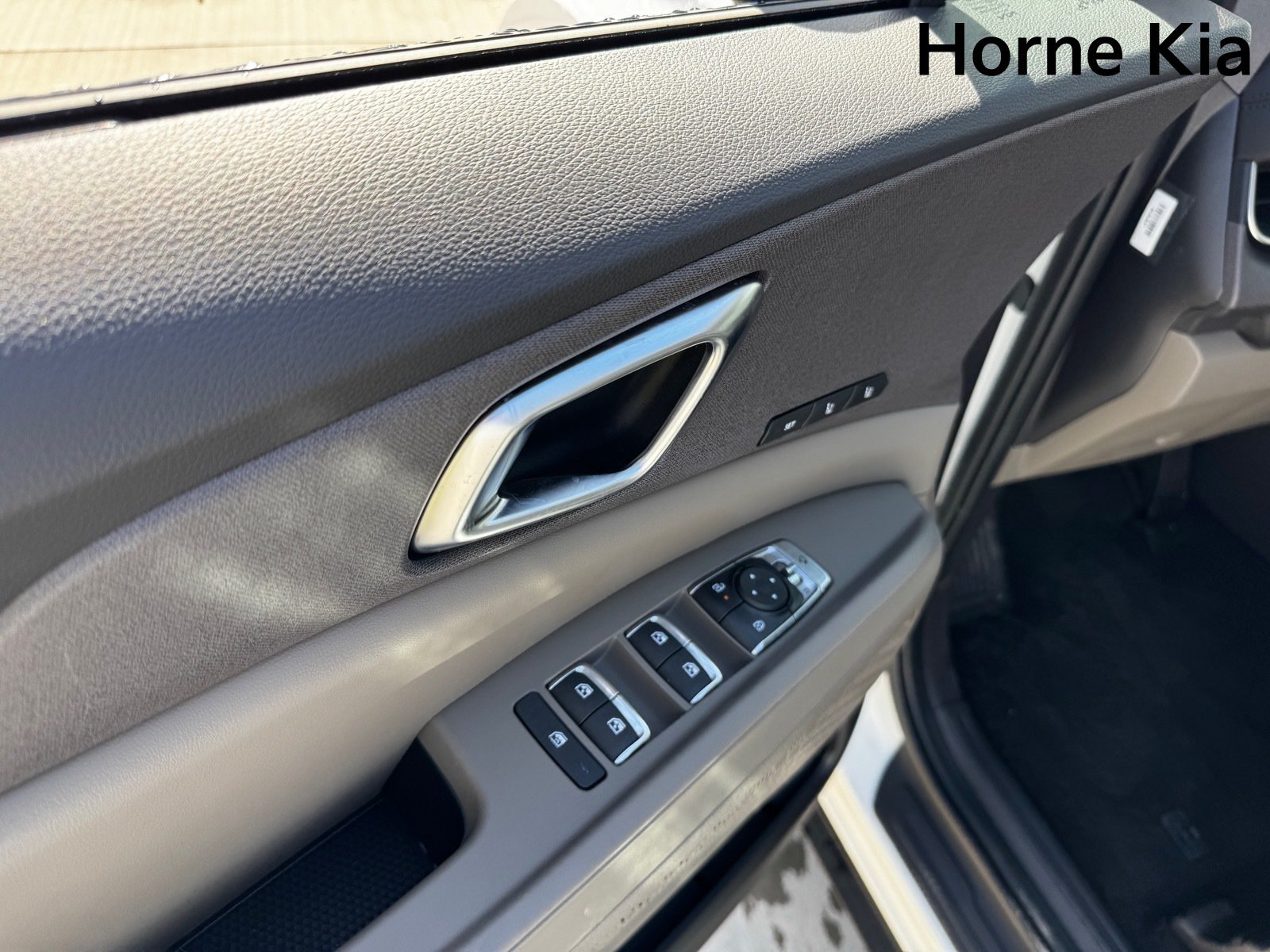 New 2026 Kia Carnival EX FWD image 10
