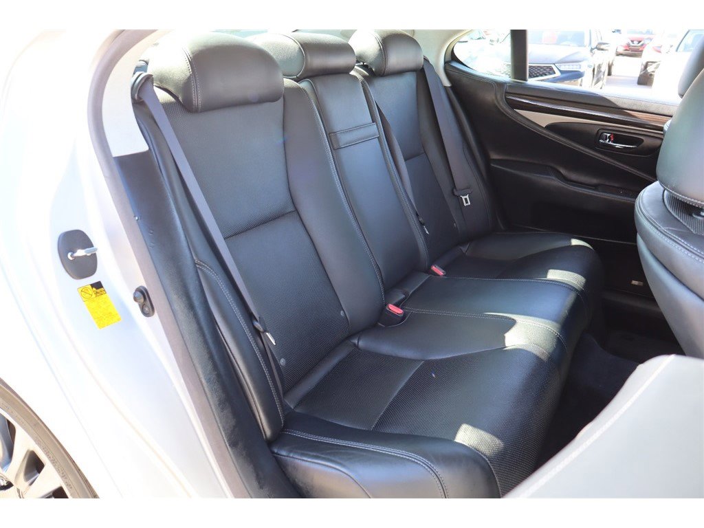 Used 2013 Lexus LS 460 AWD w/ Comfort Pkg image 14