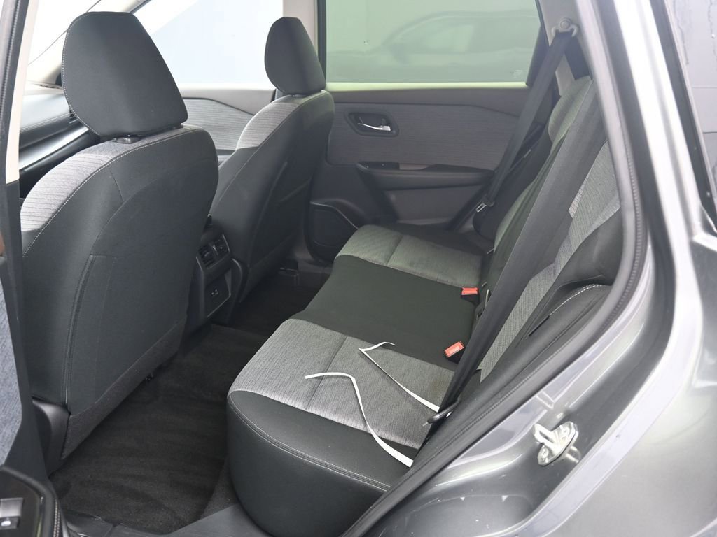 Used 2023 Nissan Rogue SV image 16
