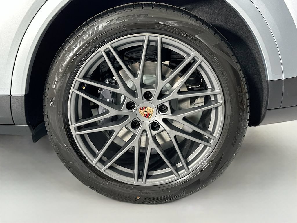New 2026 Porsche Cayenne AWD/4WD image 33