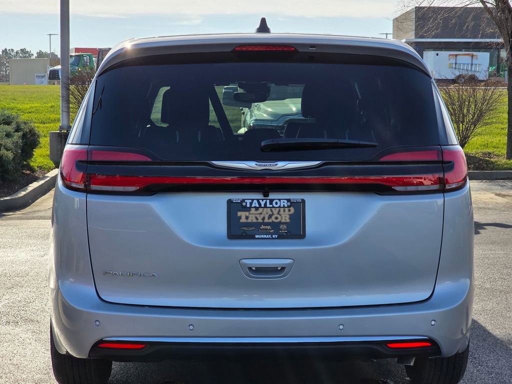 New 2026 Chrysler Pacifica Select image 7