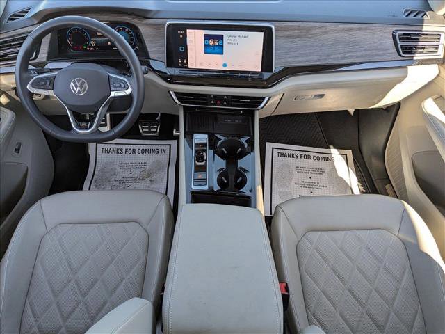 Used 2025 Volkswagen Atlas SEL Premium R-Line image 17