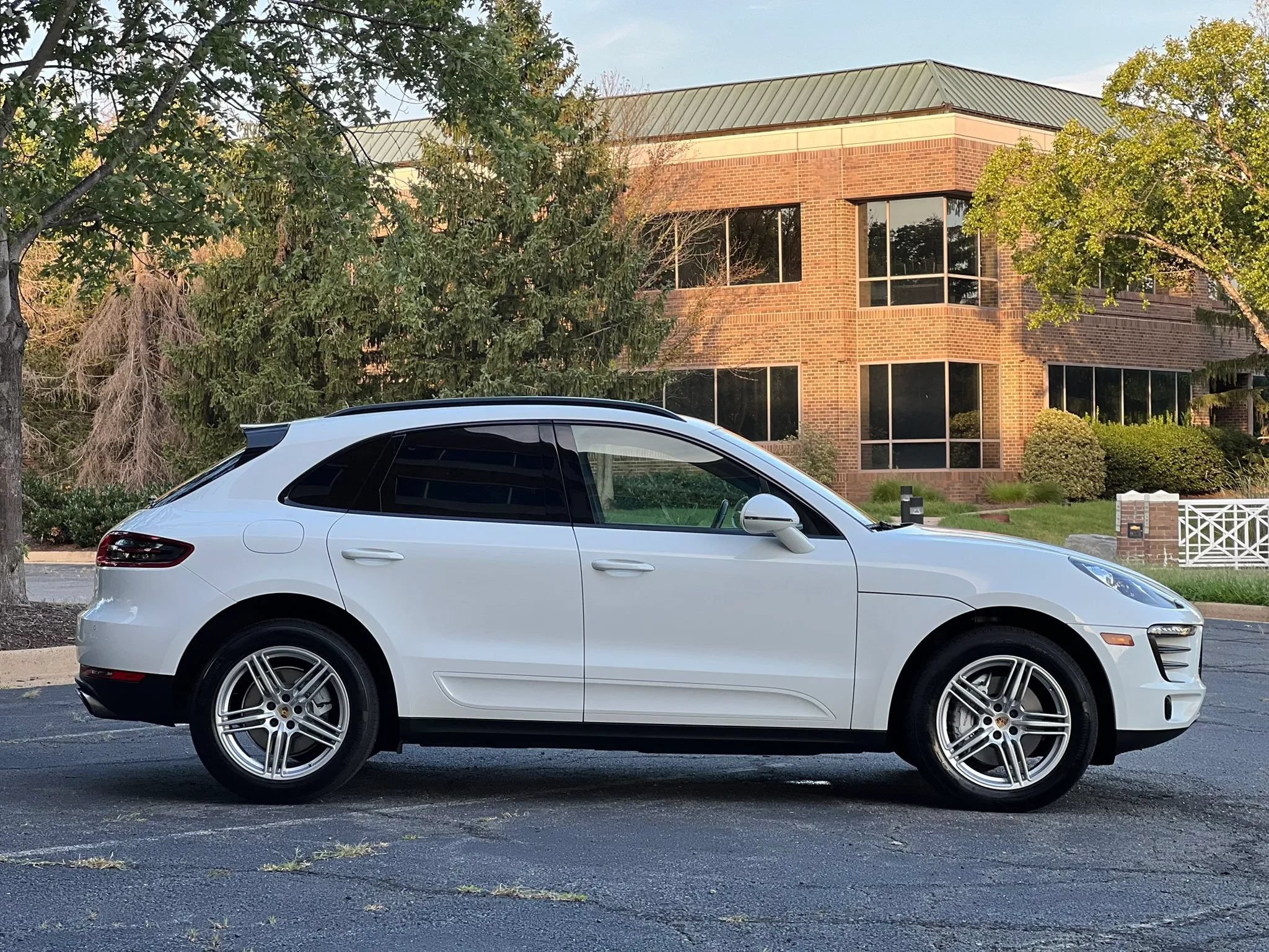 Used 2017 Porsche Macan S AWD/4WD image 6