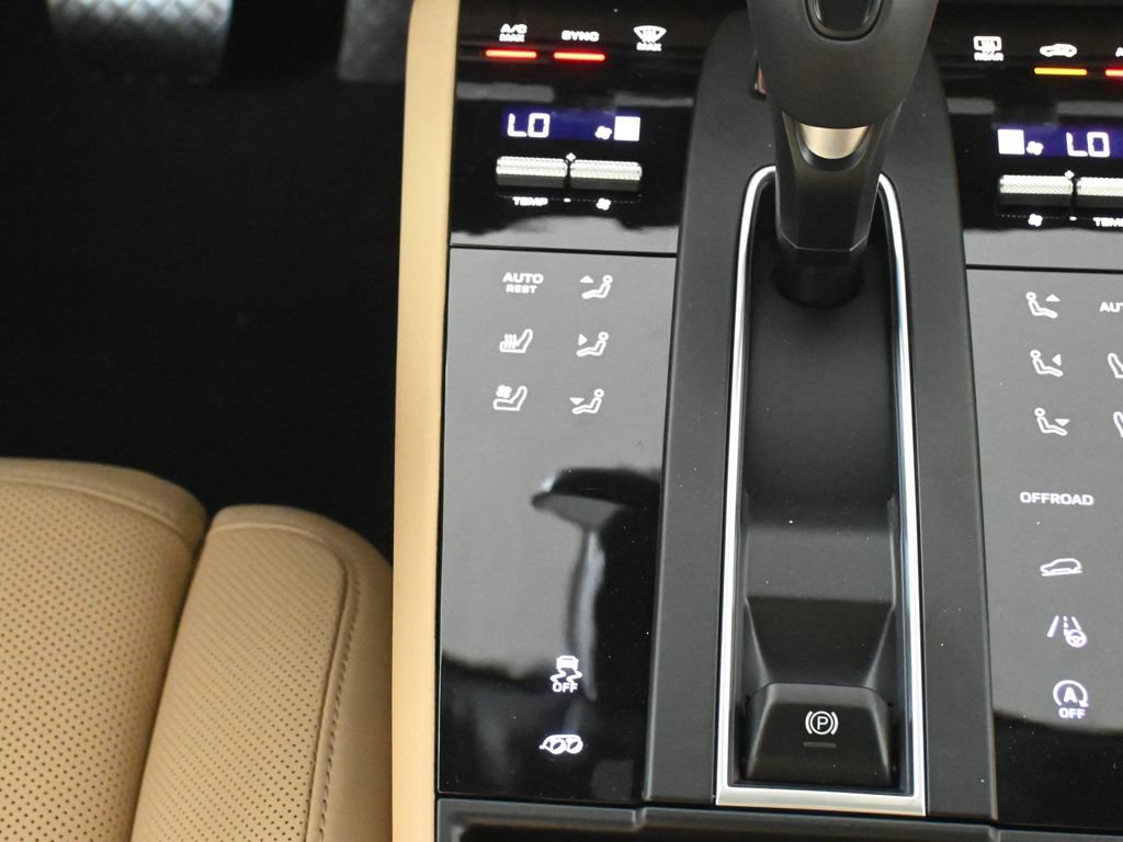 New 2026 Porsche Macan AWD/4WD image 25