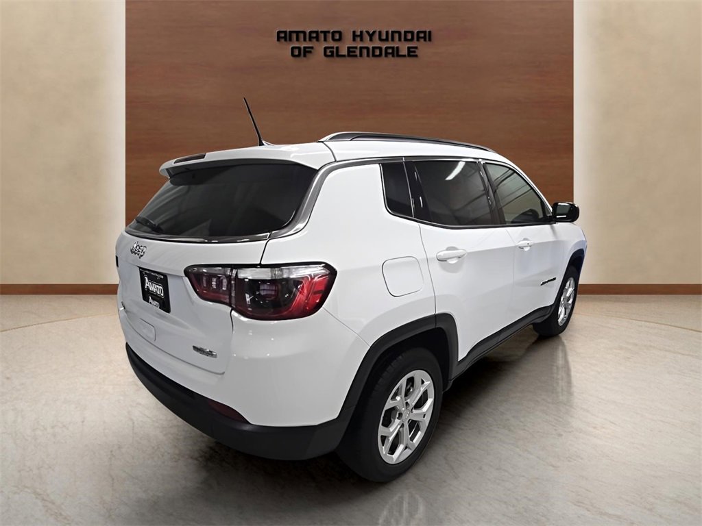 Used 2024 Jeep Compass Latitude image 6